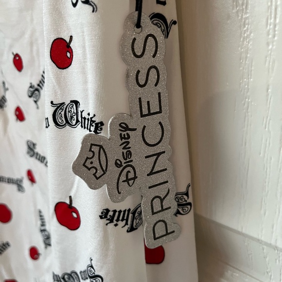 NWT Disney x Forever 21 Red Apple and Black text - Picture 12 of 13